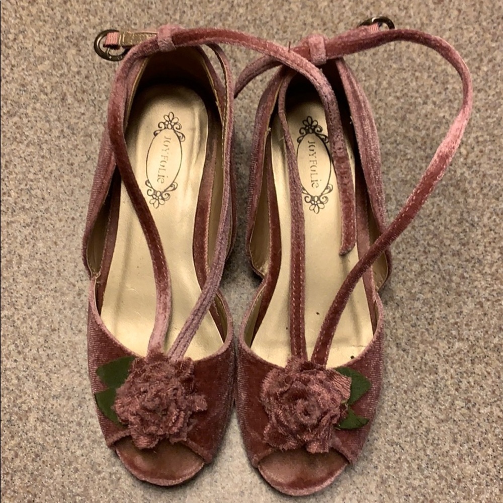 Girls shoes